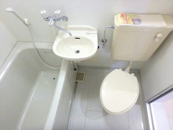 【バス】　バストイレ同室ですがゆったりめの造りです