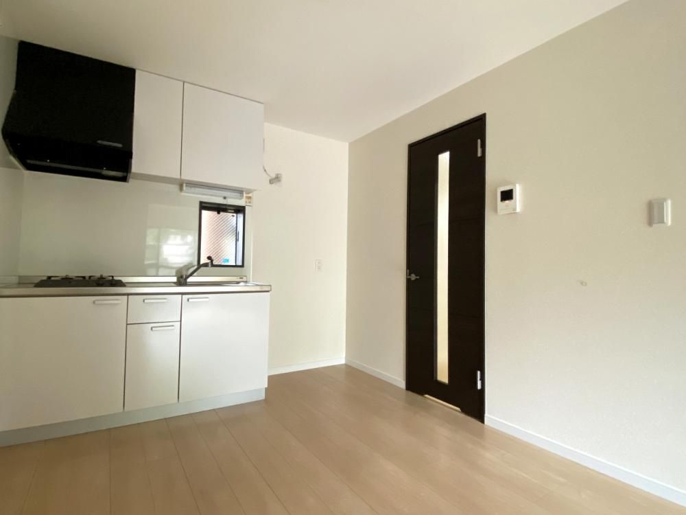 �y�����E���r���O�z�@1DK�^�C�v�Ń_�C�j���O�ɂ̓e�[�u���Z�b�g��u���Ďg���Ă���