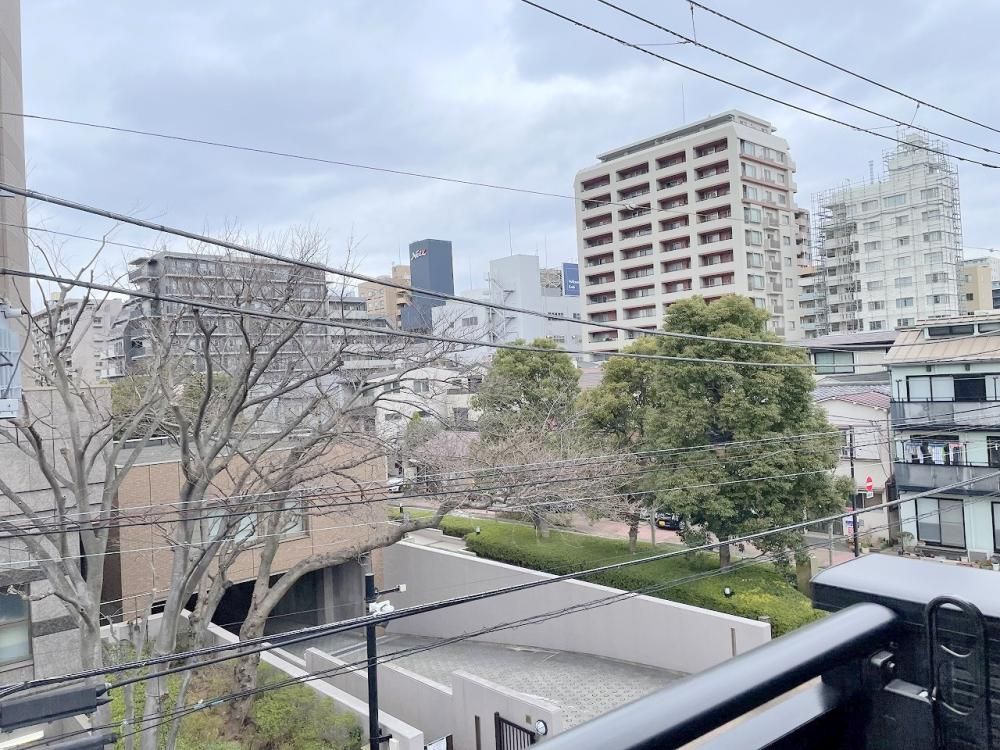 �y���]�z�@�w�߂̗��n�ł����ߗ׎��ӂ͏Z��n�ɂȂ��Ă���Â��ȏꏊ�ł���