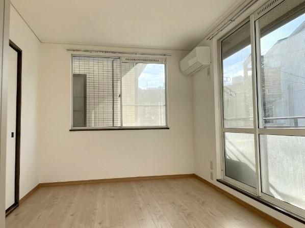 �y�����E���r���O�z�@