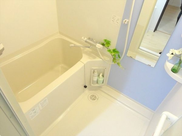 浴室乾燥機付きの浴室で雨の日のお洗濯も可能です