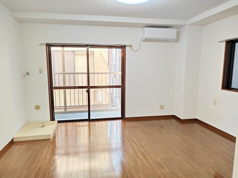 �y�����E���r���O�z�@