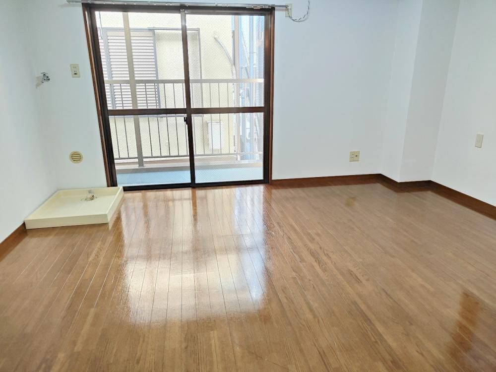 �y�����E���r���O�z�@