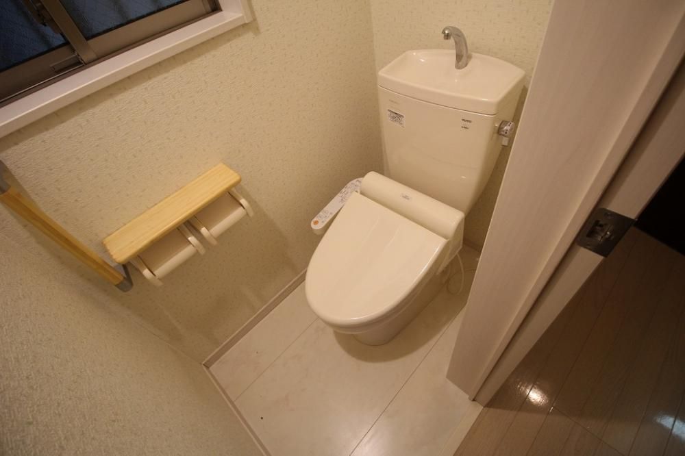 【トイレ】　温水洗浄便座付