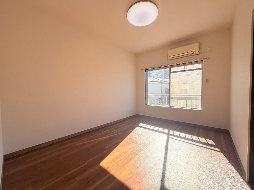 �y�����E���r���O�z�@