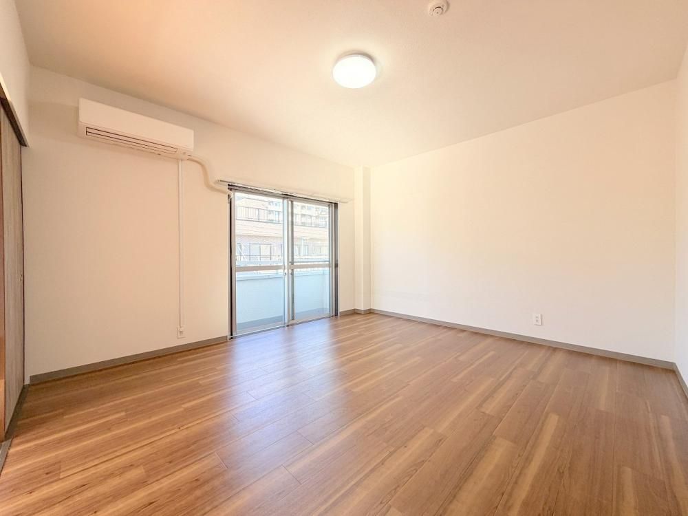 �y�����E���r���O�z�@