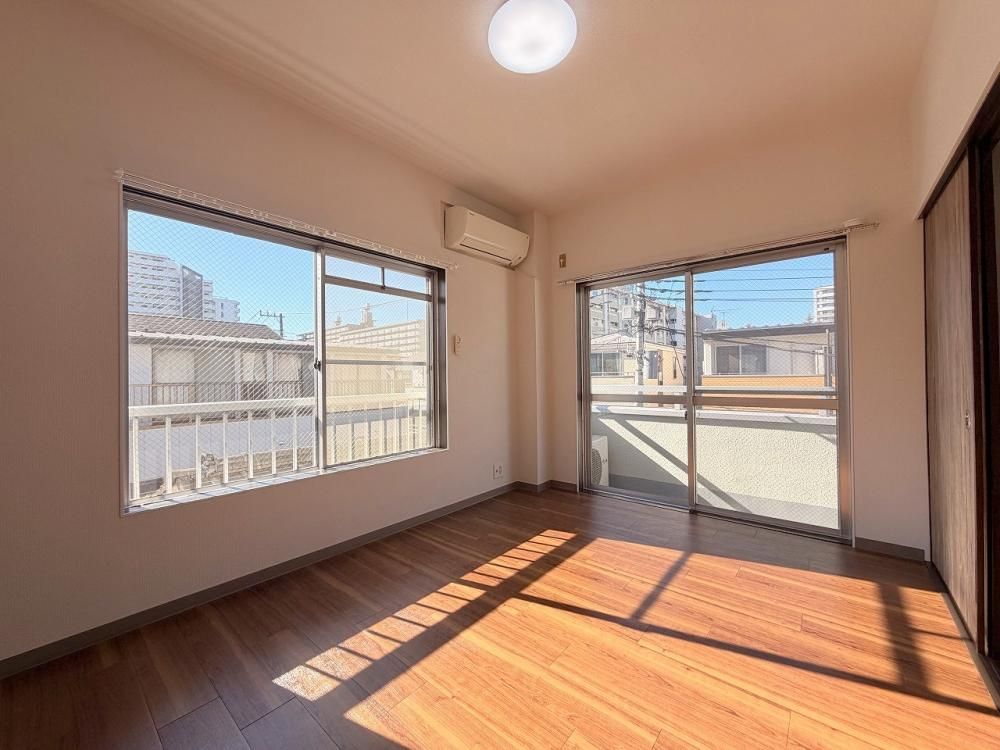 �y�����E���r���O�z�@