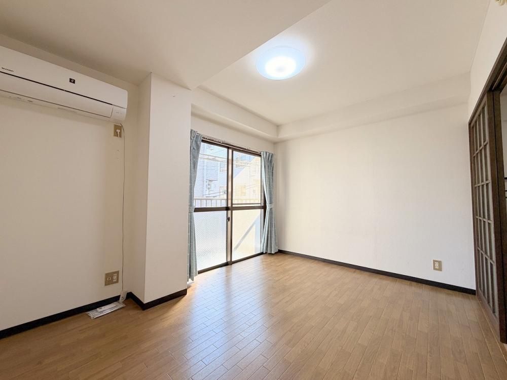 �y�����E���r���O�z�@