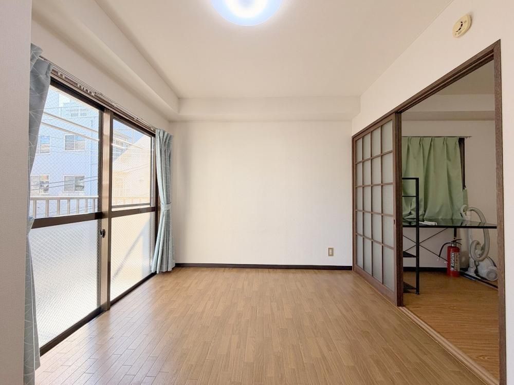 �y�����E���r���O�z�@