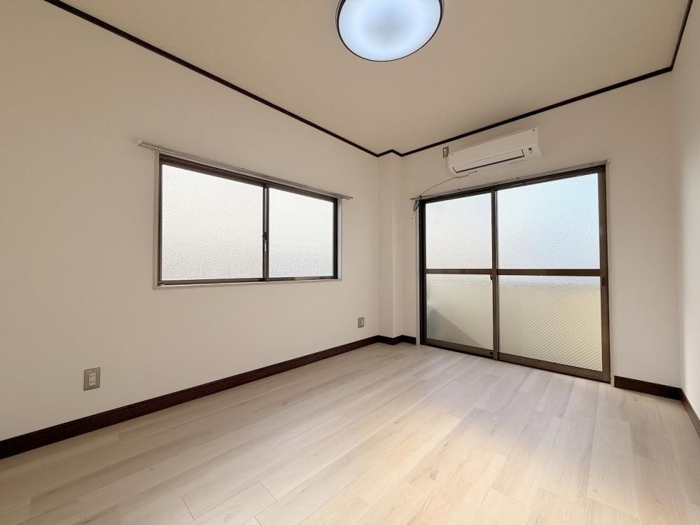 �y�����E���r���O�z�@