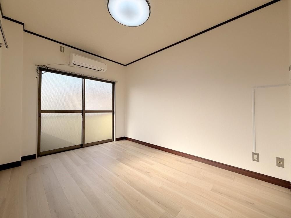 �y�����E���r���O�z�@