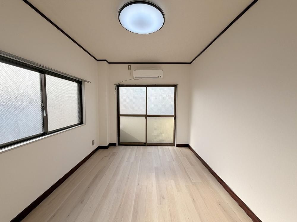 �y�����E���r���O�z�@