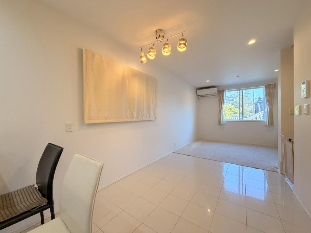 �y�����E���r���O�z�@