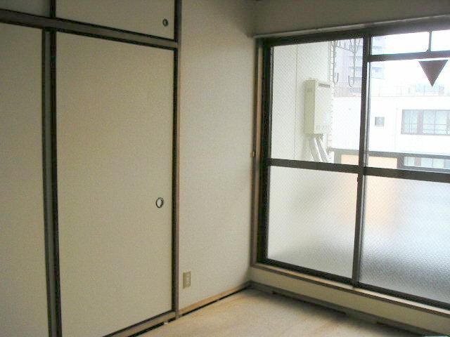 �y�����E���r���O�z�@