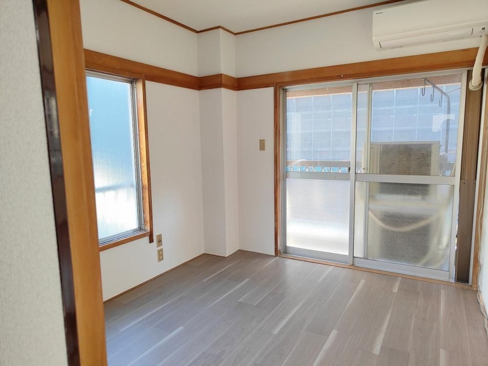 �y�����E���r���O�z�@