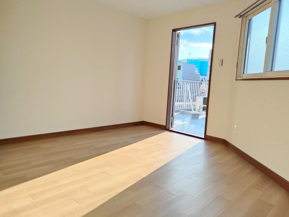 �y�����E���r���O�z�@