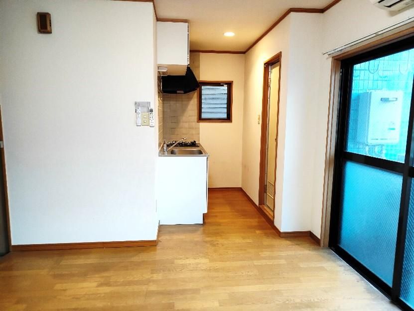 �y�����E���r���O�z�@