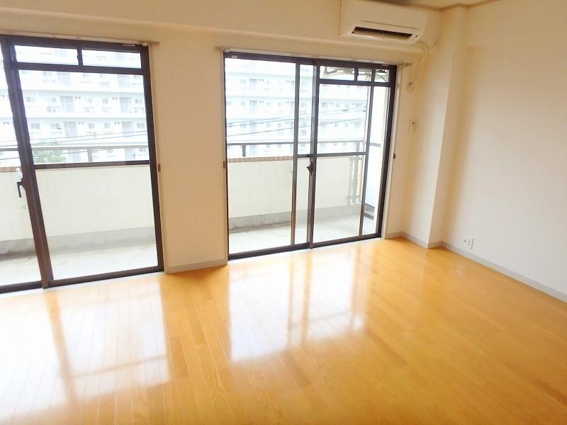 �y�����E���r���O�z�@