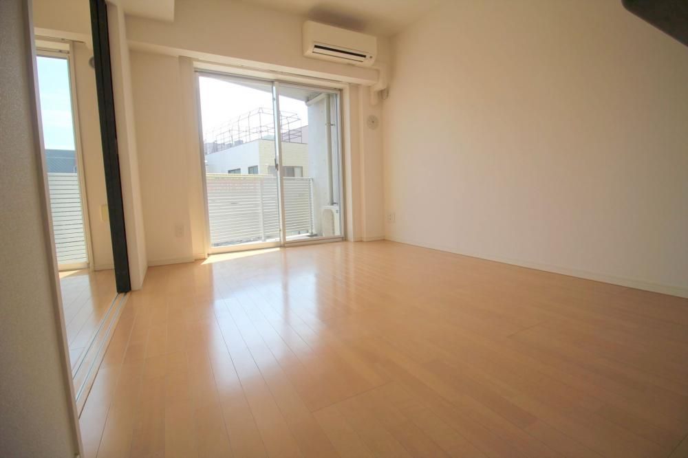 �y�����E���r���O�z�@