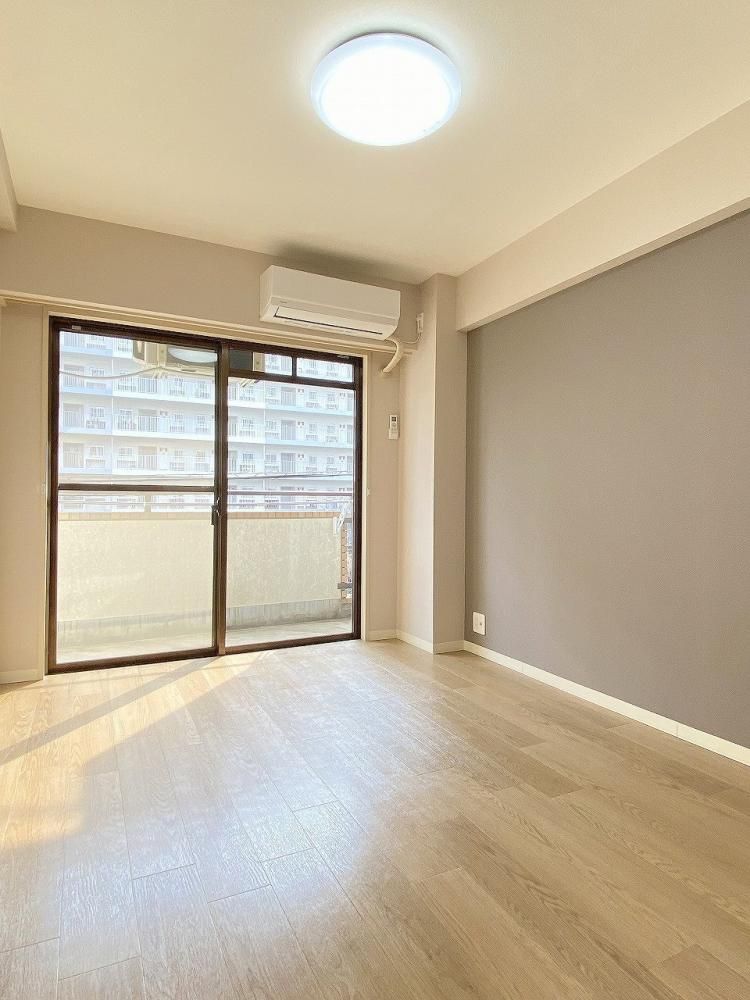 �y�����E���r���O�z�@