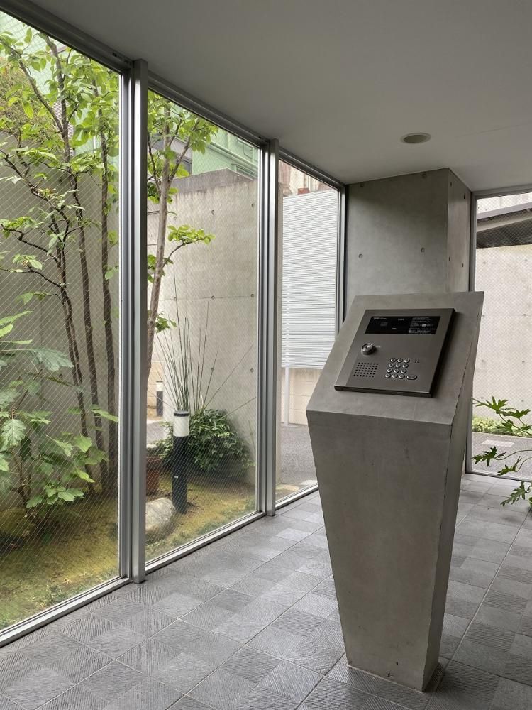 �y�G���g�����X�z�@