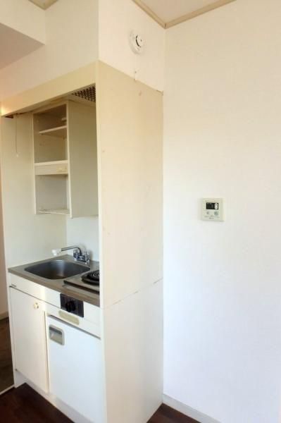 【キッチン】　冷蔵庫が置けるようなスペースもあります