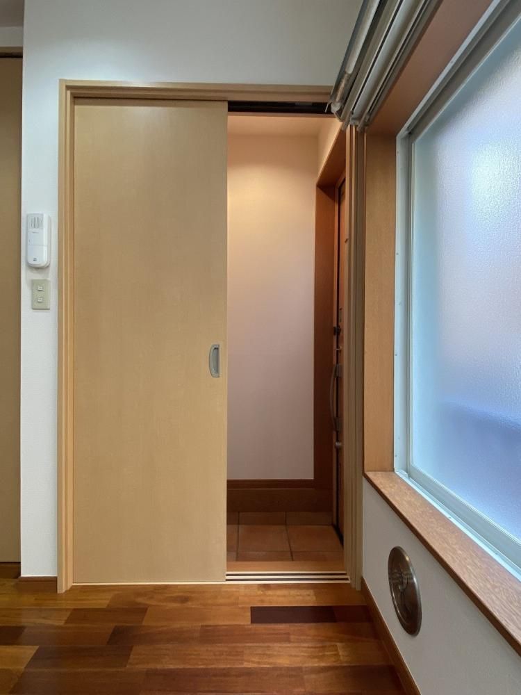 玄関と洋室は扉で仕切れるのでプライベート空間が守られます