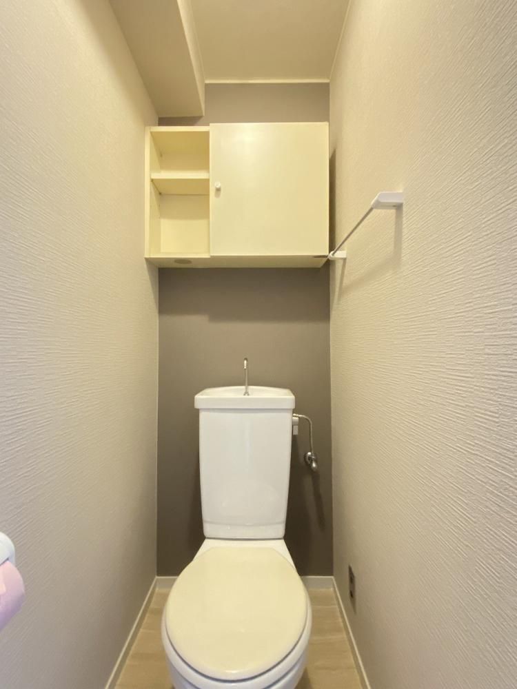 【トイレ】　収納付きのトイレ