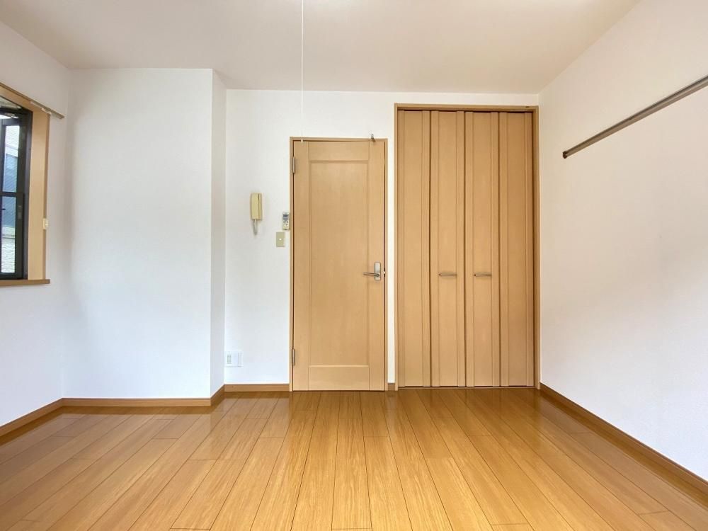 �y�����E���r���O�z�@