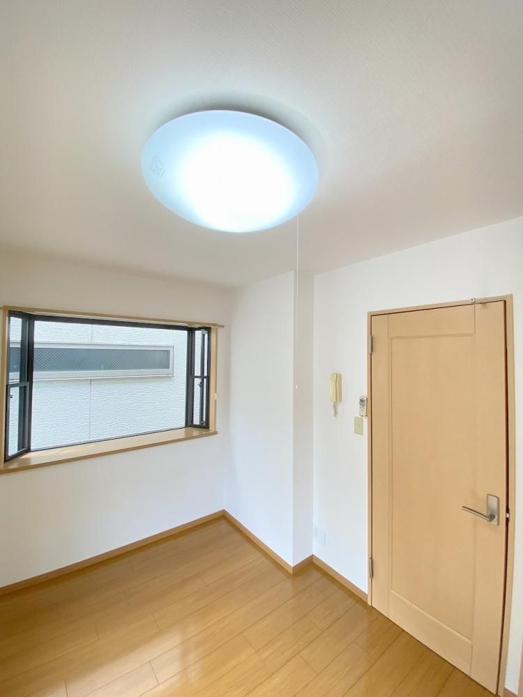 �y�����E���r���O�z�@